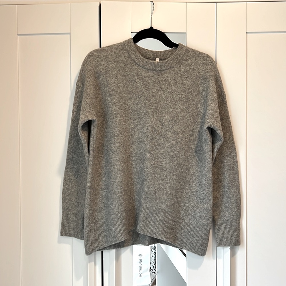 New Aritzia The Group Thurlow Sweater in Heather Chrome - Picture 8 of 8